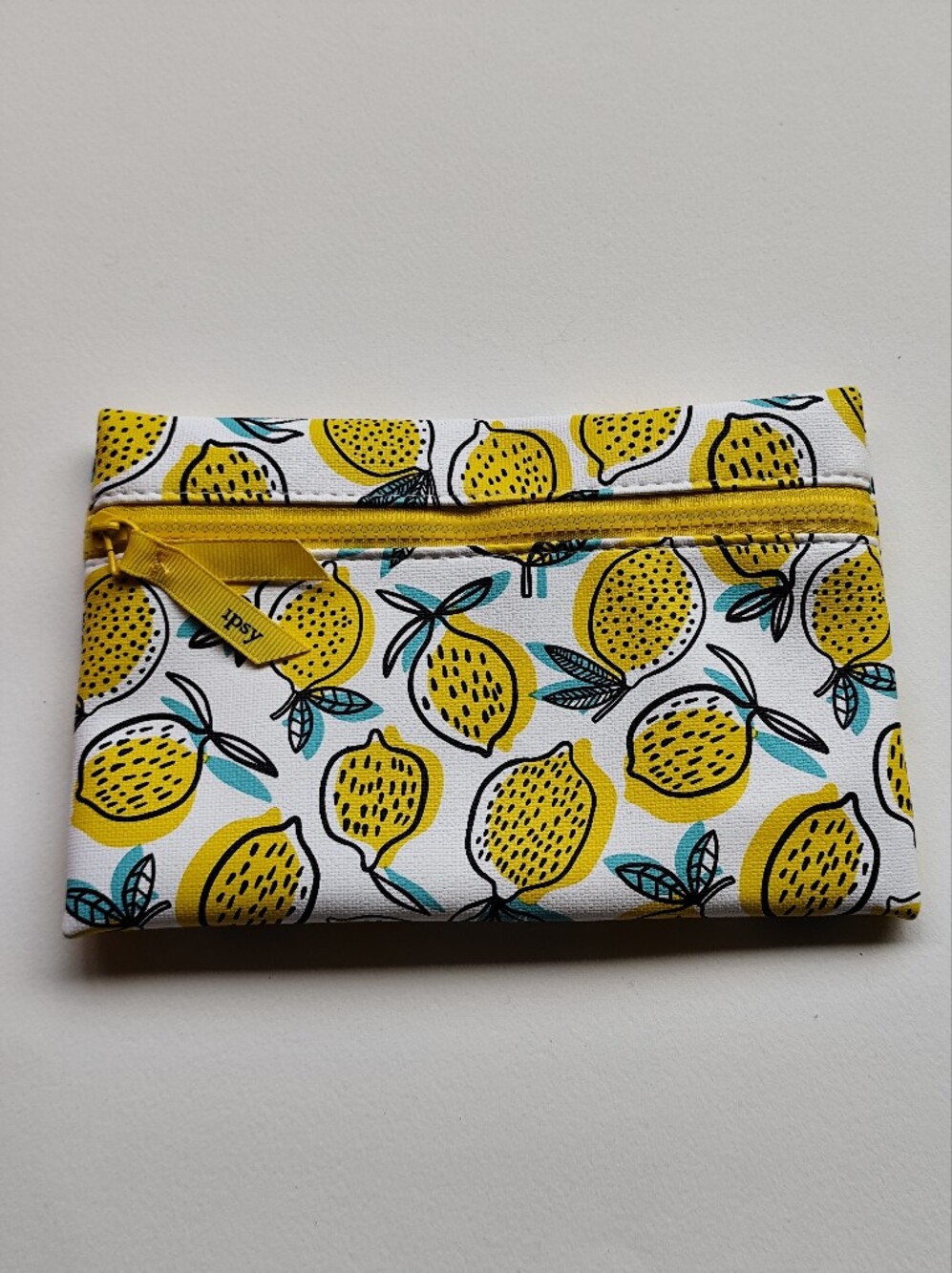 3/$20💗Ipsy Yellow Lemon Print Cosmetic Bag